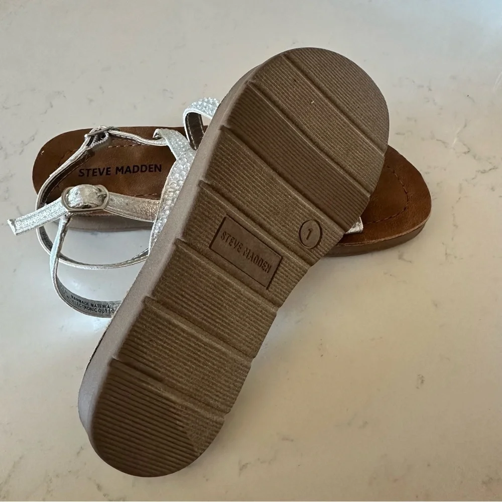 Steve Madden Girl’s Plum Strappy Memory Foam Sandal in silver Size: 1